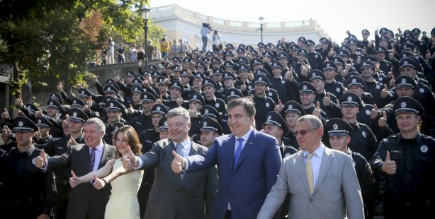 Патрульные полицейские Одессы приняли присягу в присутствии Порошенко