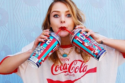 Coca-Cola представила коллекцию одежды Coca-Cola представила коллекцию одежды