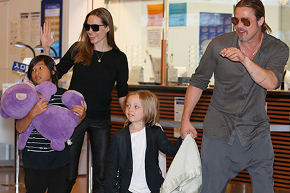 Анджелина Джоли снялась в семейной фотосессии вместе с детьми