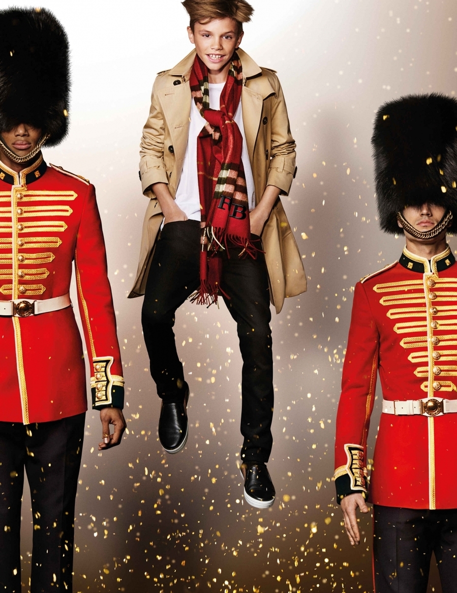 Дух праздника: английские звезды бесплатно снимались в рекламе Burberry Дух праздника: английские звезды бесплатно снимались в рекламе Burberry