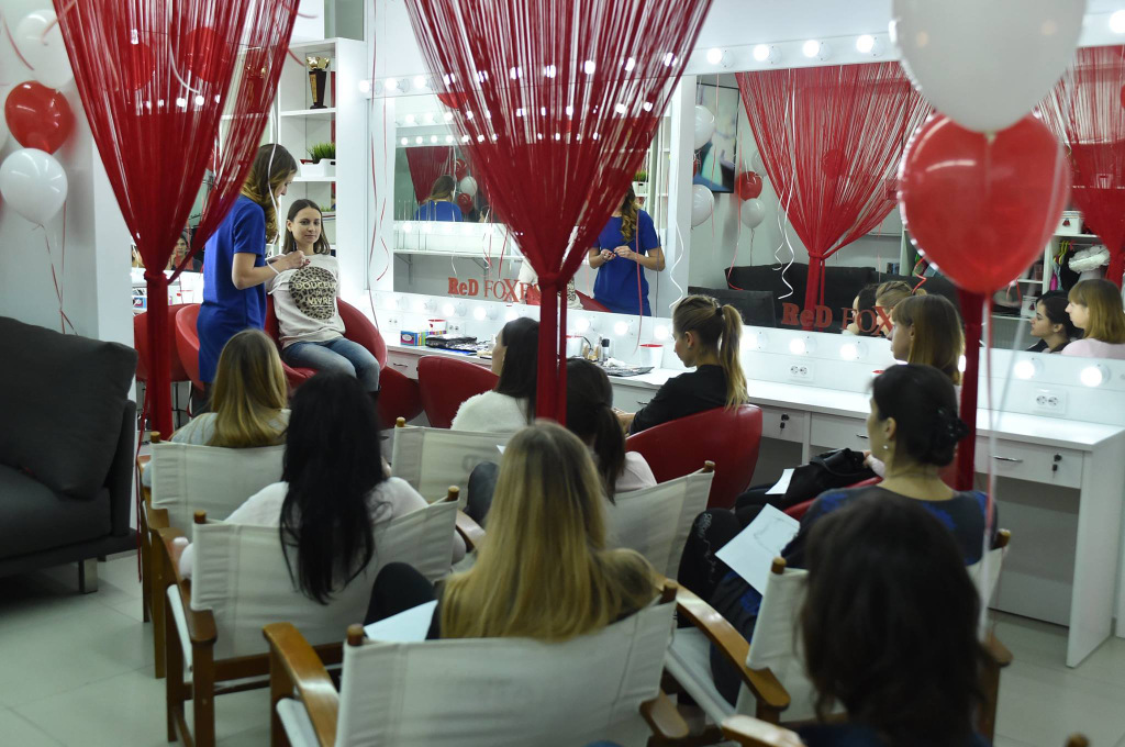 Красавицы из ReD Foxes в компании Потапа открыли первую в Украине студию красоты и спорта!