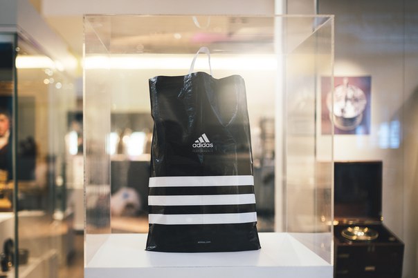 Пластиковые пакеты для adidas Group уходят в историю