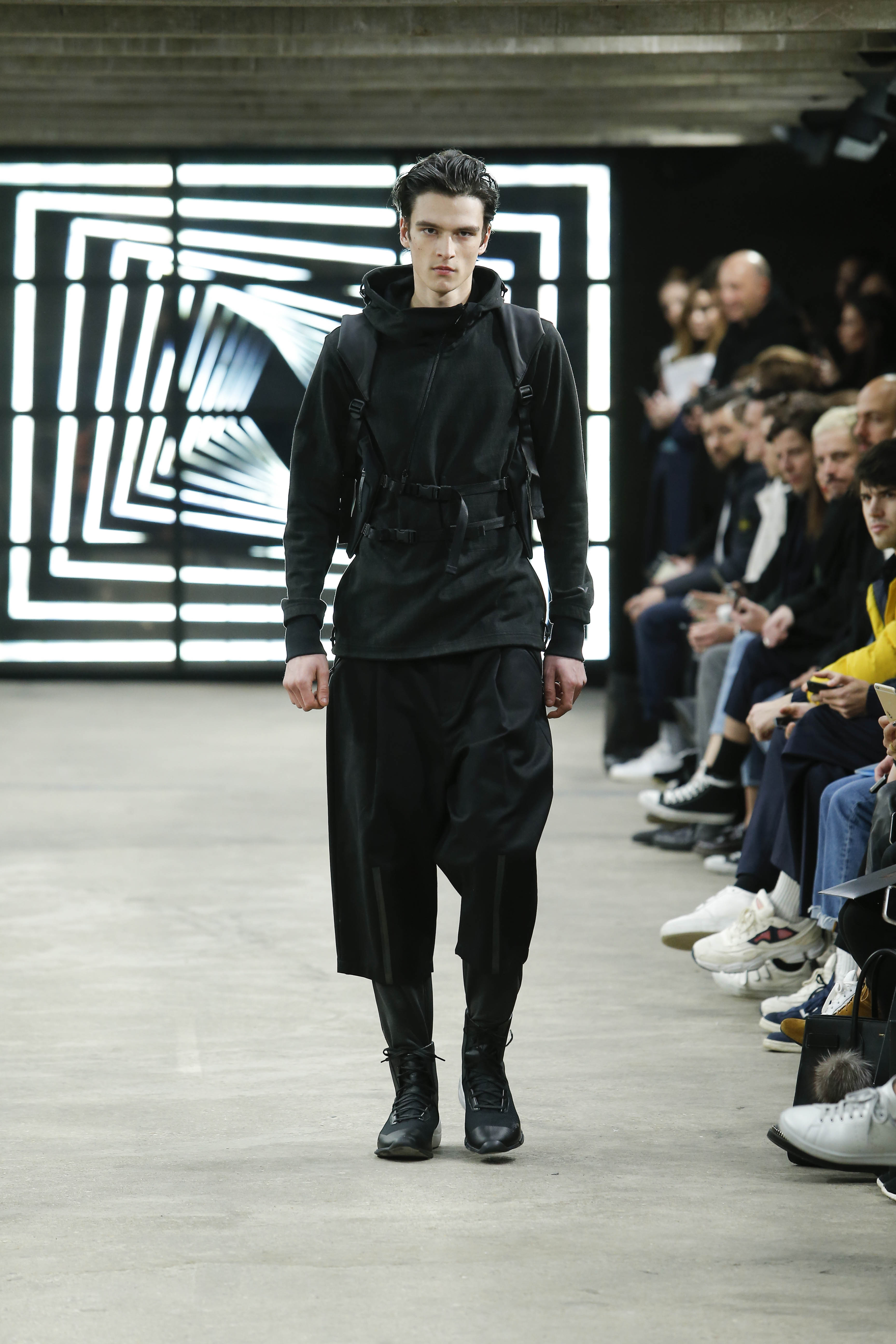 Collection y. Ёдзи Ямамото y3 коллекции. Йоджи Ямамото y-3 одежда 2019. Японский модельер Йоджи Ямамото. Йоджи Ямамото 2024.