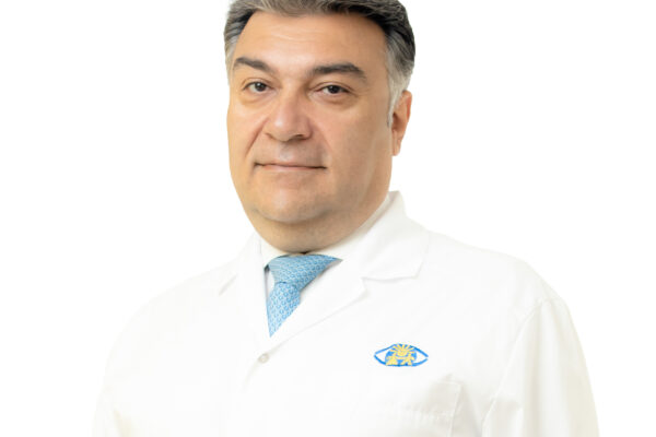 Игорь Эрикович Азнаурян - детский офтальмолог и офтальмохирург, доктор медицинских наук, профессор и основатель детских глазных клиник «Ясный Взор».